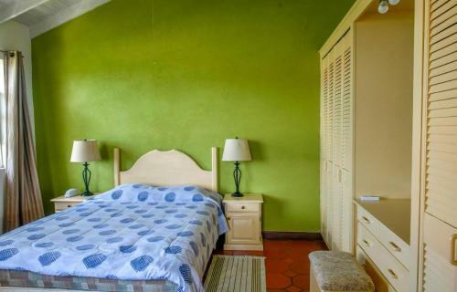 Two Bedroom Apartment With Pool Located In A Quiet Community