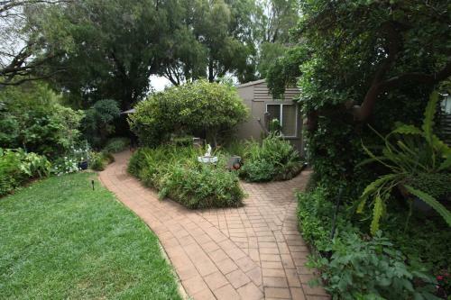 Hostal Jacaranda Guest House