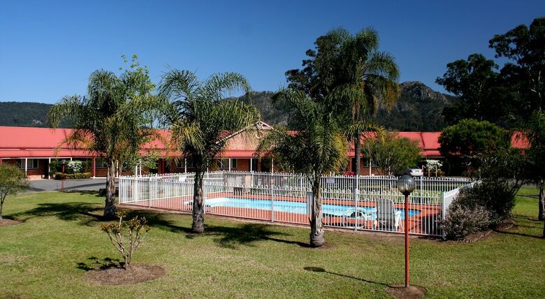 Gloucester Country Lodge Motel