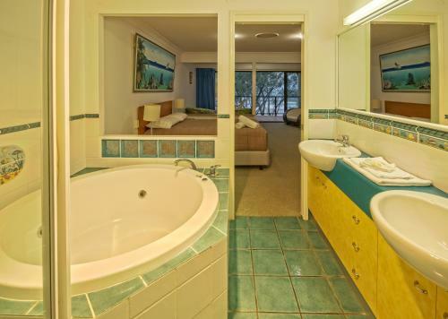 Hotel Coral Cove Resort
