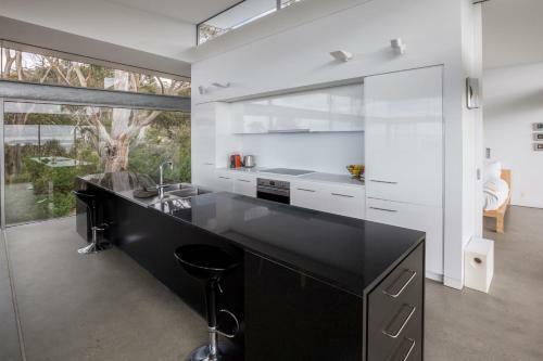 Villa Avalon Coastal Retreat