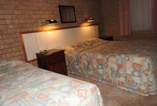 Lone Pine Motel