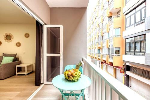 Beachside Apartment With Lateral Sea View