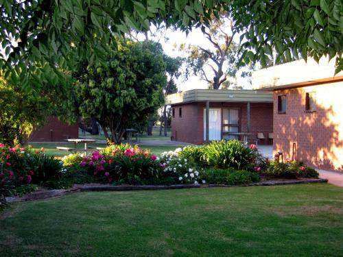 River Village Motel & Holiday Units