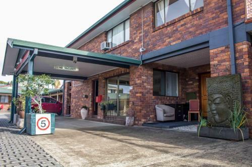Arabella Motor Inn (formerly South Tweed Motor Inn)