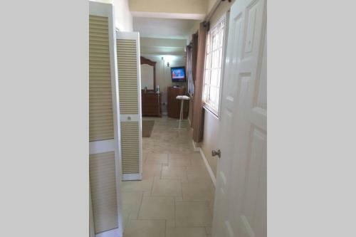 Rodney Heights 2 B/r Ensuite Apartment