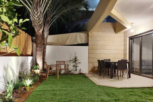 Stylish Private Garden Apartment W/ A Pool & Gym.