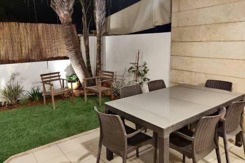 Stylish Private Garden Apartment W/ A Pool & Gym.