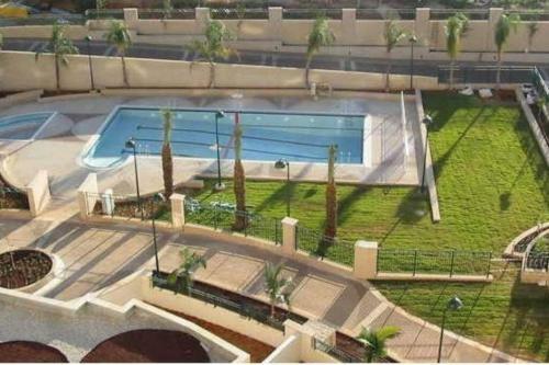 Stylish Private Garden Apartment W/ A Pool & Gym.