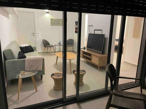 New Stunning Apartment With Private Balcony