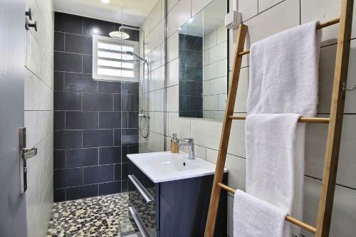 Villa Thomana, Piscine, Vue Mer Et Plage � 100 M !