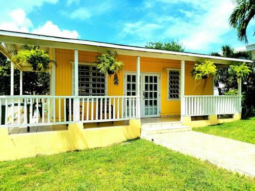 La Casita Amarilla