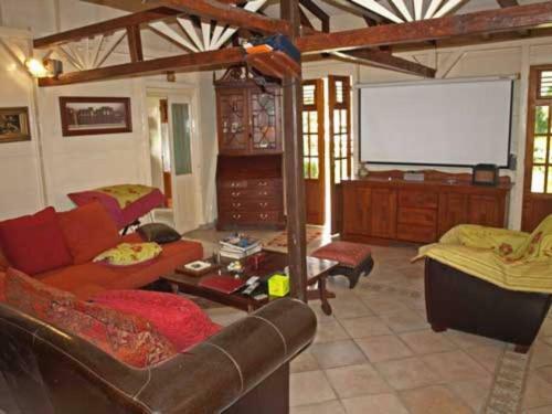 Villa Coloniale En Bois Du Pays