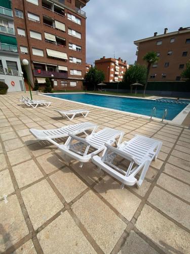 Cosy 1-bed Apartment With Pool