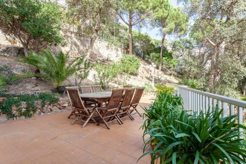 Villa Holiday House In A Garden With View