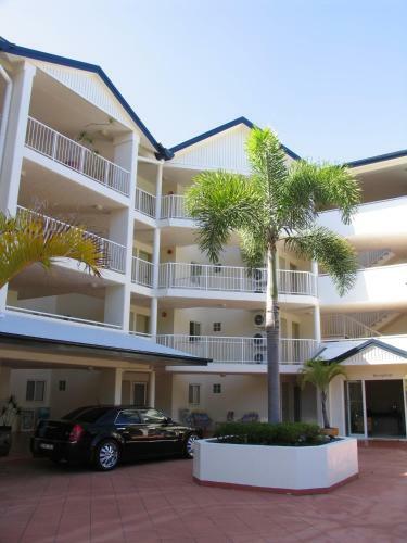 Cairns Golden Sands Beachfront Apartments