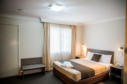 Lilac City Motor Inn & Steakhouse