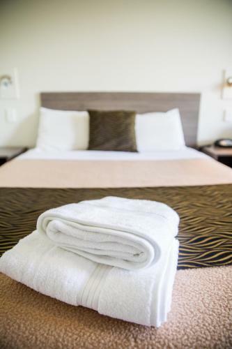 Lilac City Motor Inn & Steakhouse