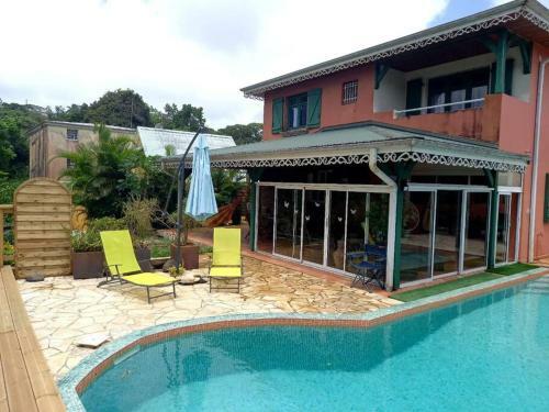 Villa Avec Piscine Sur Les Hauteurs De Ste Luce