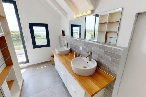The View - Magnifique Villa Face � La Mer