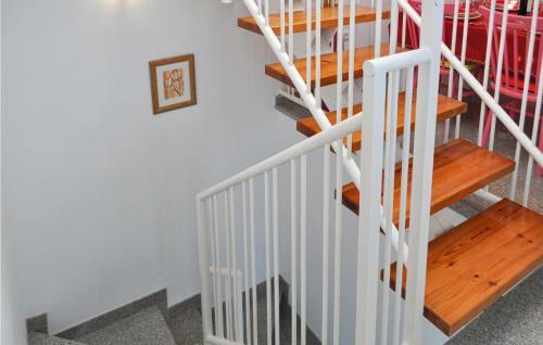 Nice Apartment In L�jar W/ Wifi And 2 Bedrooms
