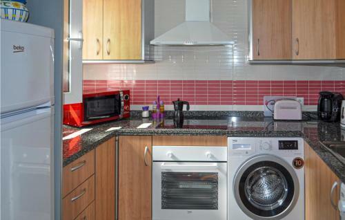 Nice Apartment In L�jar W/ Wifi And 2 Bedrooms