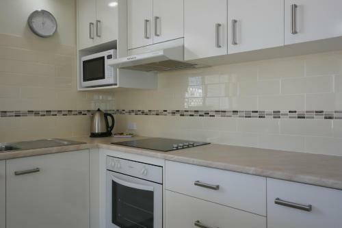 Aparthotel Merrima Court Holidays