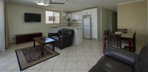 Aparthotel Merrima Court Holidays