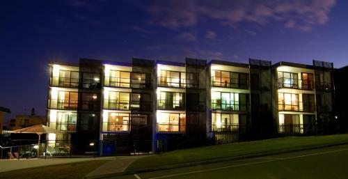 Aparthotel Merrima Court Holidays