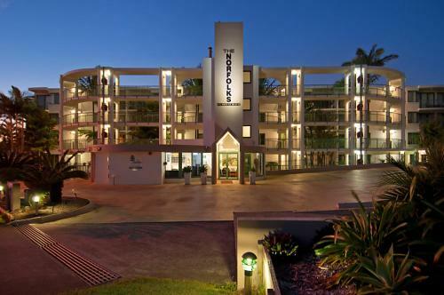 Hotel The Norfolks On Moffat Beach