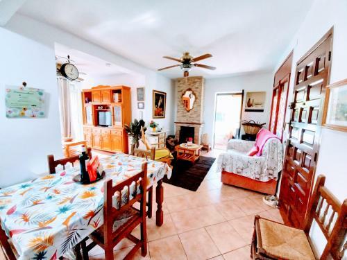 Abeleshome. Villa Con Piscina, Barbacoa Y Parque Infantil.