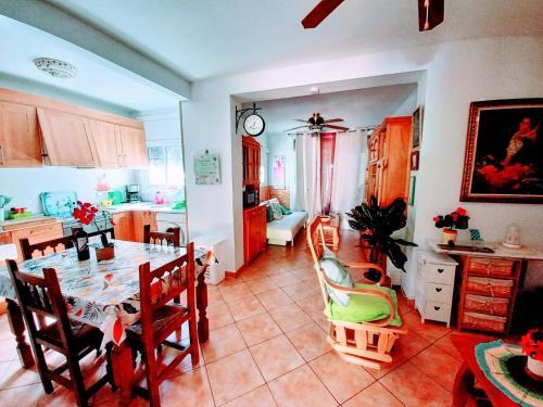 Abeleshome. Villa Con Piscina, Barbacoa Y Parque Infantil.