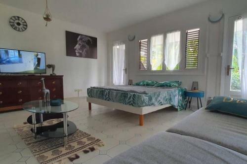 Apartamento Grand Studio Id�alement Situ�, Jardin Et Piscine
