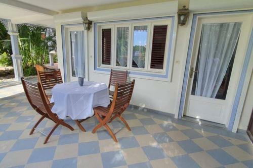 Apartamento Grand Studio Id�alement Situ�, Jardin Et Piscine