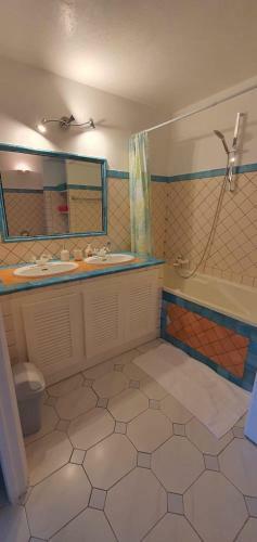 Apartamento Grand Studio Id�alement Situ�, Jardin Et Piscine