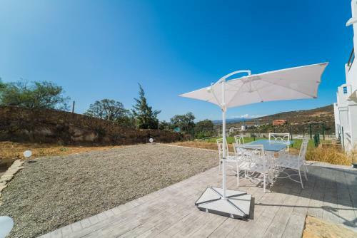Luxury 3 Bed Towhouse Near Sotogrande With Views