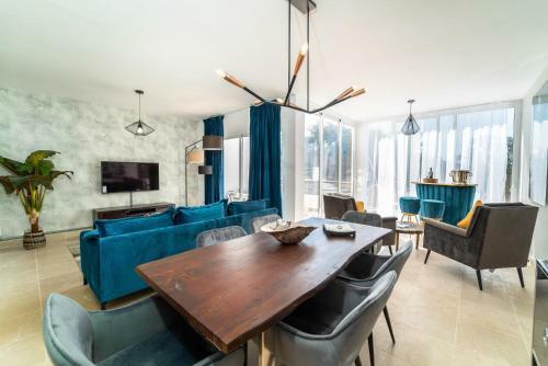 Luxury 3 Bed Towhouse Near Sotogrande With Views