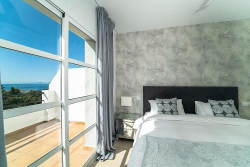 Luxury 3 Bed Towhouse Near Sotogrande With Views
