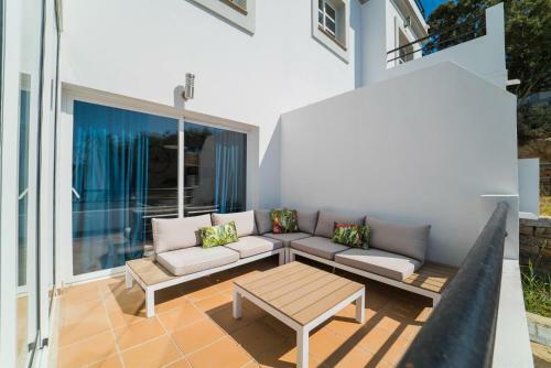 Luxury 3 Bed Towhouse Near Sotogrande With Views