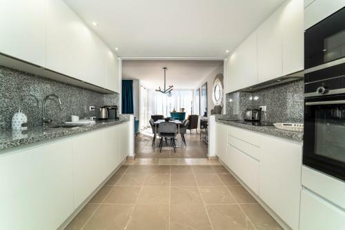 Luxury 3 Bed Towhouse Near Sotogrande With Views