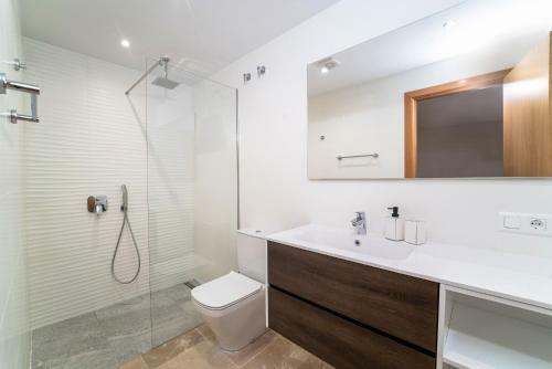 Luxury 3 Bed Towhouse Near Sotogrande With Views