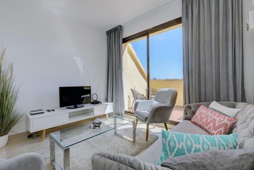 Duquesa Village Apartment - 2 Bed/2 Bath Apartment With Panoramic Sea Views