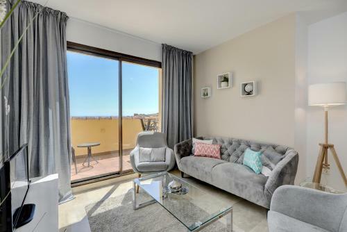 Duquesa Village Apartment - 2 Bed/2 Bath Apartment With Panoramic Sea Views