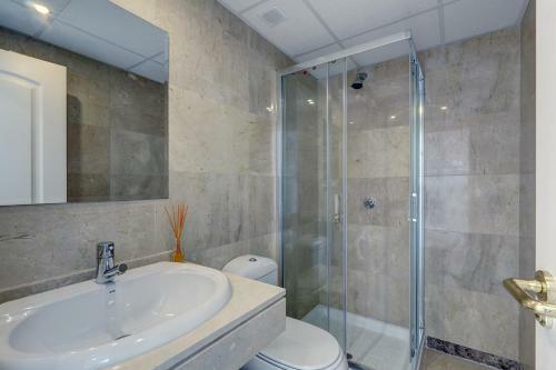 Duquesa Village Apartment - 2 Bed/2 Bath Apartment With Panoramic Sea Views
