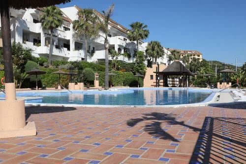Duquesa Village Apartment - 2 Bed/2 Bath Apartment With Panoramic Sea Views