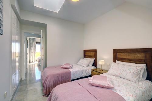 Duquesa Village Apartment - 2 Bed/2 Bath Apartment With Panoramic Sea Views