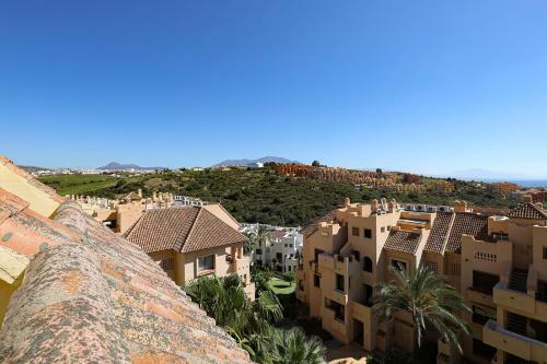 Duquesa Village Apartment - 2 Bed/2 Bath Apartment With Panoramic Sea Views
