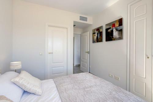 Duquesa Village Apartment - 2 Bed/2 Bath Apartment With Panoramic Sea Views