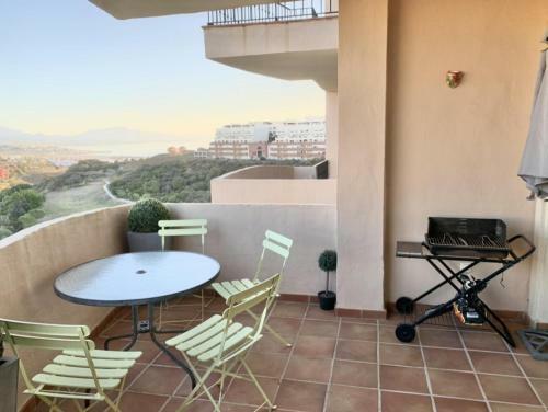 3-bed 3 Bath Sea & Mountain View Apartment