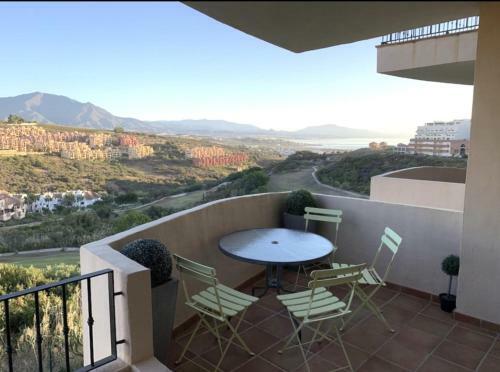 3-bed 3 Bath Sea & Mountain View Apartment